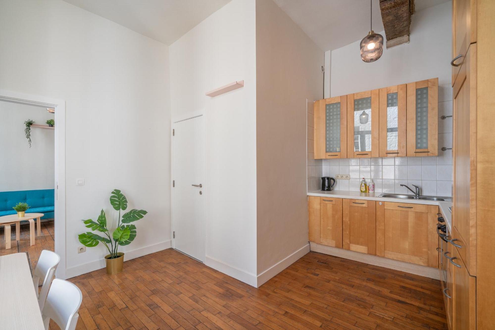 Authentic Apartments In The Center Of Антверпен Екстериор снимка