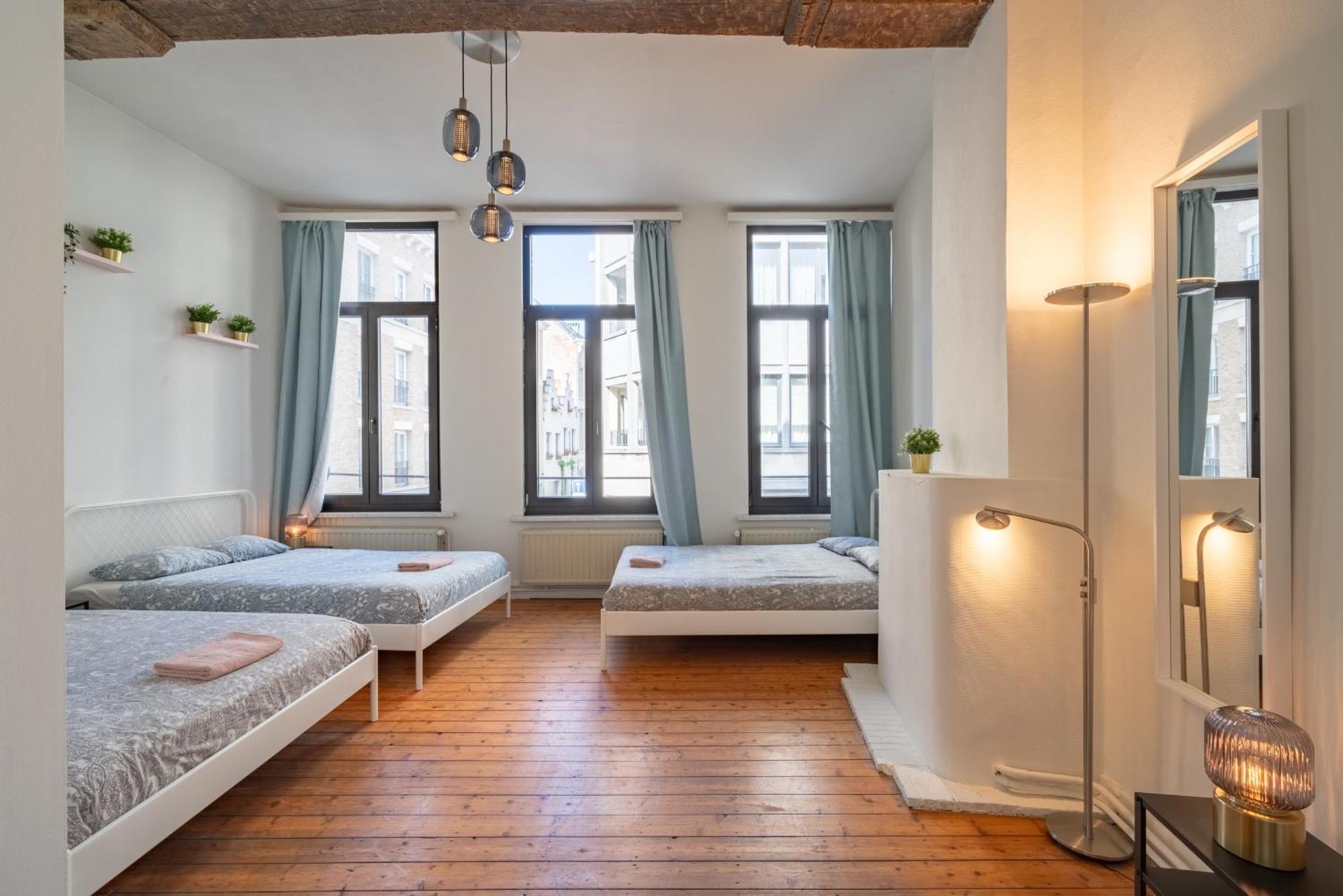Authentic Apartments In The Center Of Антверпен Екстериор снимка