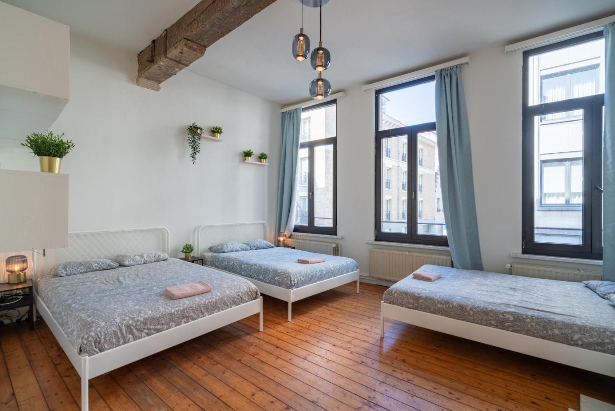 Authentic Apartments In The Center Of Антверпен Екстериор снимка