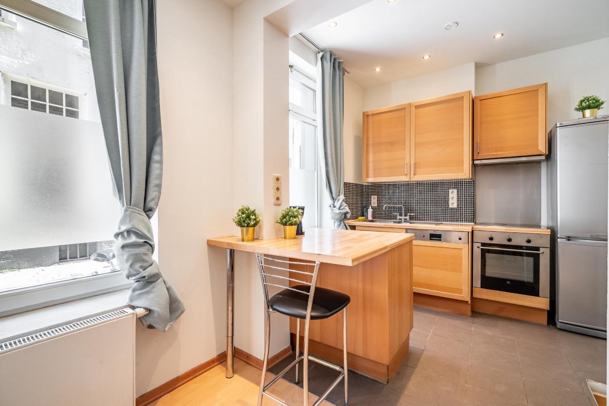 Authentic Apartments In The Center Of Антверпен Екстериор снимка