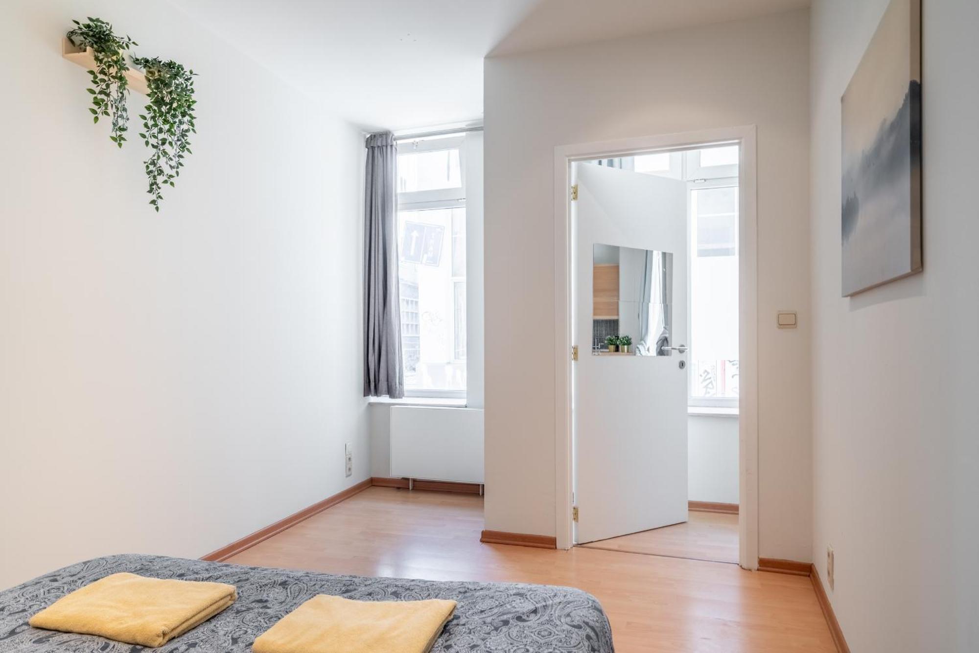 Authentic Apartments In The Center Of Антверпен Екстериор снимка