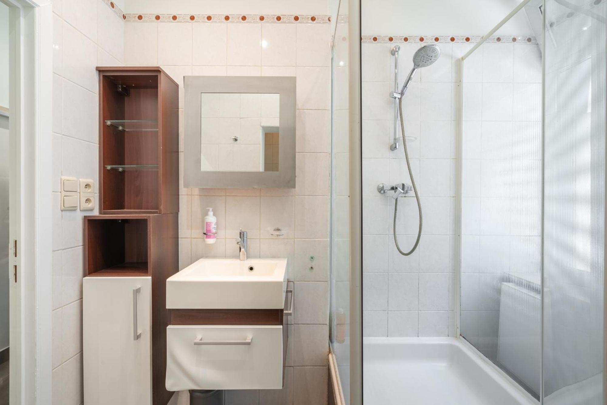 Authentic Apartments In The Center Of Антверпен Екстериор снимка
