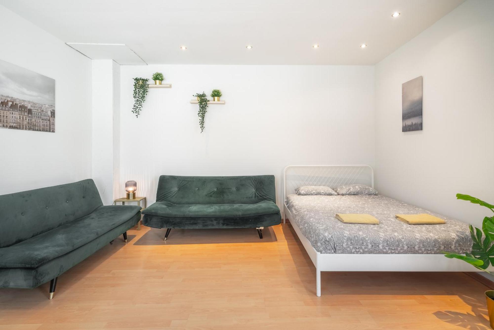 Authentic Apartments In The Center Of Антверпен Екстериор снимка